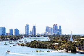 Bayfront Miami Condo w/ Resort Perks & Ocean Views