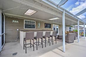 Pool & Outdoor Bar: Cape Coral Home