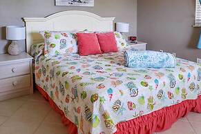 Pool & Outdoor Bar: Cape Coral Home