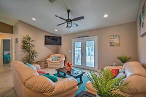 Pool & Outdoor Bar: Cape Coral Home