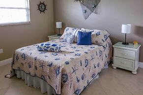 Pool & Outdoor Bar: Cape Coral Home