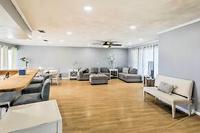 Apollo Beach Waterfront Retreat w/ Boat Dock!