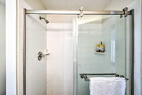 Bright Palm Coast Gem w/ Lanai & Private Pool