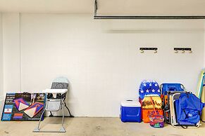 Sunny Bradenton Home w/ Lanai & Screened Pool!