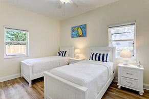 Sunny Bradenton Home w/ Lanai & Screened Pool!