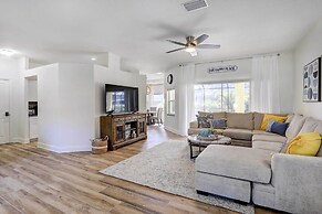 Sunny Bradenton Home w/ Lanai & Screened Pool!