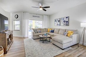 Sunny Bradenton Home w/ Lanai & Screened Pool!