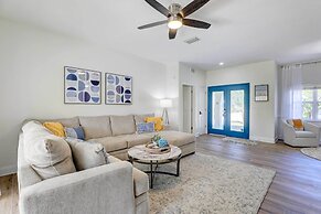 Sunny Bradenton Home w/ Lanai & Screened Pool!