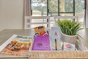 Bright Miramar Beach Condo - Walk to Beach!