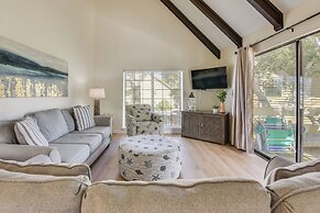 Bright Miramar Beach Condo - Walk to Beach!