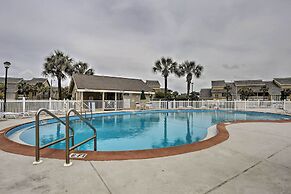 Bright Miramar Beach Condo - Walk to Beach!