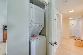Bright Miramar Beach Condo - Walk to Beach!