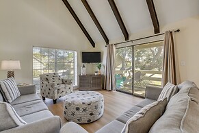 Bright Miramar Beach Condo - Walk to Beach!