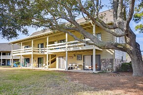 Bright Miramar Beach Condo - Walk to Beach!