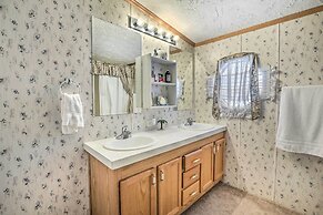 Bright Steinhatchee Home: Proximity to Ocean!
