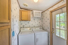 Bright Steinhatchee Home: Proximity to Ocean!