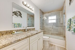 Bright Ruskin Home < 2 Mi to Beach & Marina!