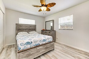 Bright Ruskin Home < 2 Mi to Beach & Marina!