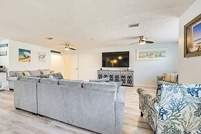 Bright Ruskin Home < 2 Mi to Beach & Marina!