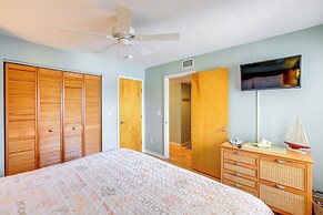 Beach & Pool Access at Condo on Cedar Key!
