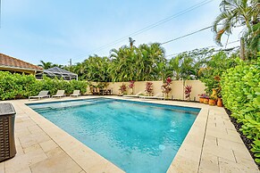 Coastal Naples Getaway ~ 2 Mi to Beaches!