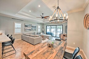 Coastal Naples Getaway ~ 2 Mi to Beaches!