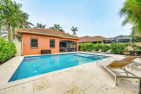 Coastal Naples Getaway ~ 2 Mi to Beaches!