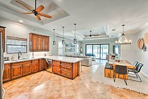 Coastal Naples Getaway ~ 2 Mi to Beaches!