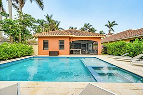 Coastal Naples Getaway ~ 2 Mi to Beaches!