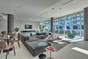 Chic Miami Condo w/ Pool, 6 Mi to South Beach
