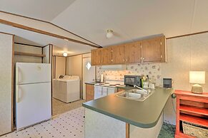 Cozy Florida Getaway, 14 Mi to Royal Springs!