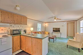 Cozy Florida Getaway, 14 Mi to Royal Springs!