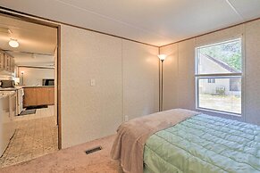 Cozy Florida Getaway, 14 Mi to Royal Springs!