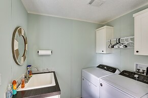 Charming Perry Home ~ 2 Mi to the Gulf!