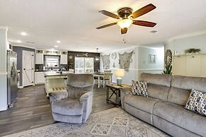 Charming Perry Home ~ 2 Mi to the Gulf!