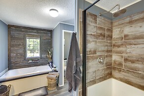 Charming Perry Home ~ 2 Mi to the Gulf!