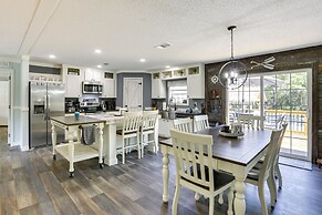 Charming Perry Home ~ 2 Mi to the Gulf!