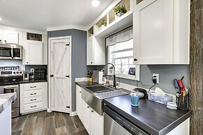 Charming Perry Home ~ 2 Mi to the Gulf!