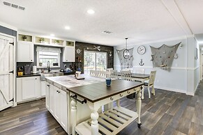 Charming Perry Home ~ 2 Mi to the Gulf!