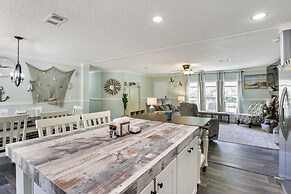 Charming Perry Home ~ 2 Mi to the Gulf!