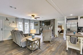 Charming Perry Home ~ 2 Mi to the Gulf!