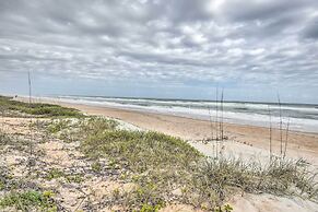 Cozy Ormond Beach Bungalow: Steps to the Sand