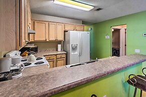 Cute Pensacola Townhome ~ 9 Mi to Downtown!