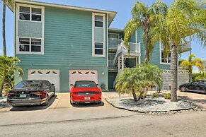 Covered Deck & Bay Views: Bradenton Beach Abode!