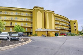 Cozy Miramar Beach Condo w/ Pools & Beach Access!