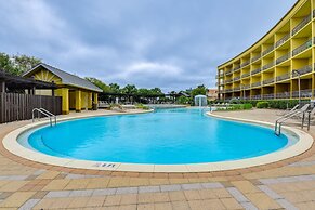 Cozy Miramar Beach Condo w/ Pools & Beach Access!