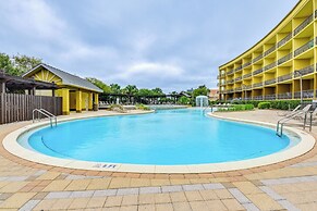 Cozy Miramar Beach Condo w/ Pools & Beach Access!