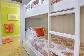 Cozy Miramar Beach Condo w/ Pools & Beach Access!