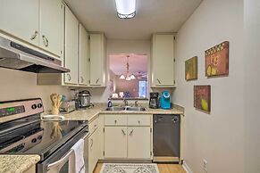 Cozy Condo ~ 5 Mi to University of Florida!