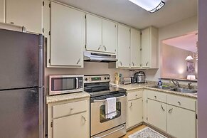Cozy Condo ~ 5 Mi to University of Florida!